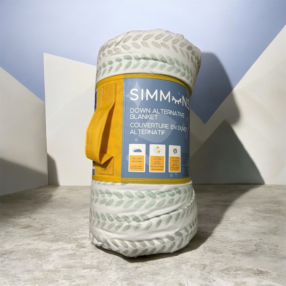 NWT Simmons Down Alternate Queen Blanket.